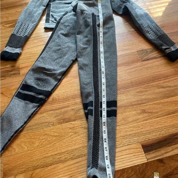 Bombshell Sportswear - Picture 4 of 11